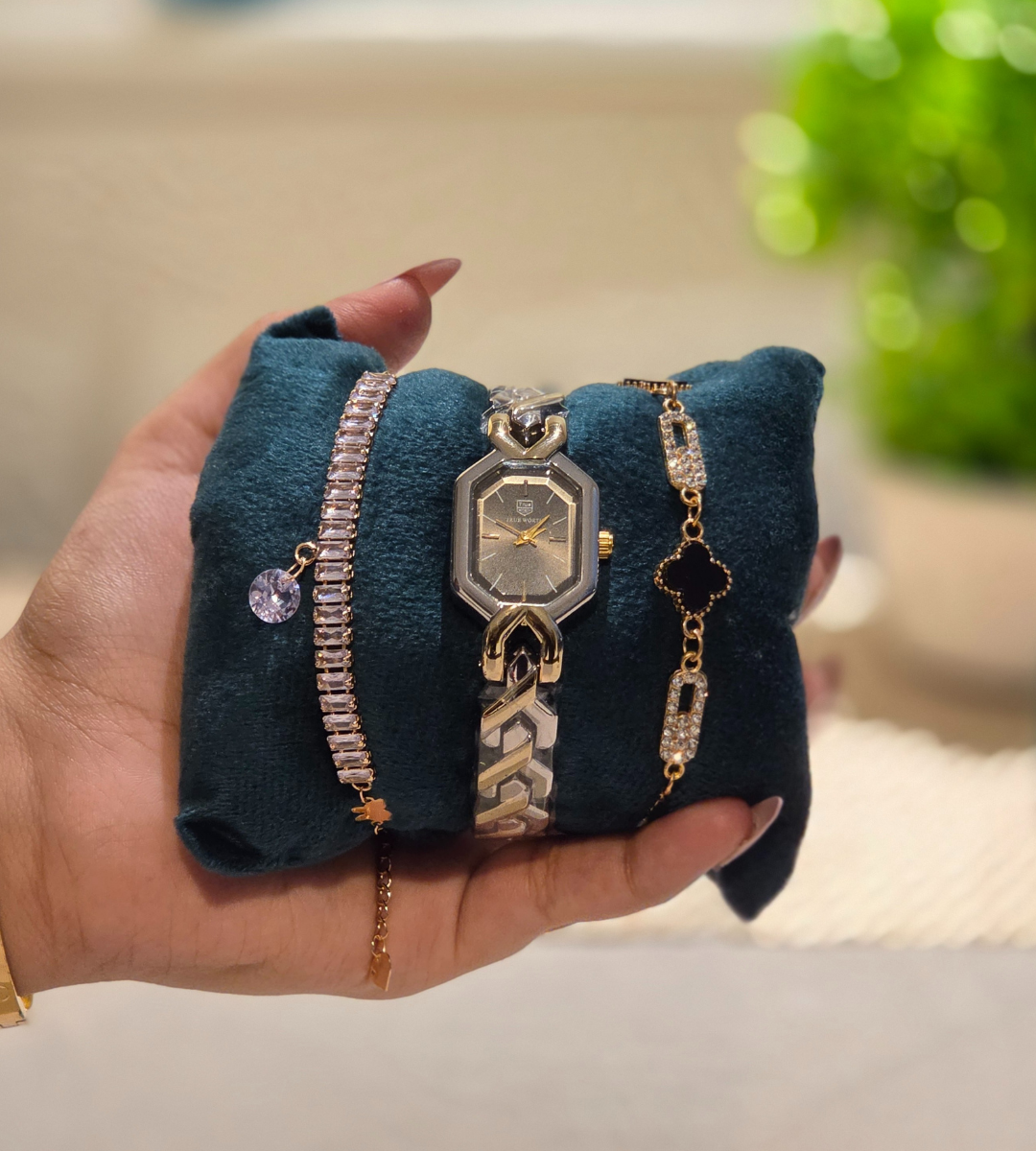 Watch with leaf clover motif bracelet + waterway stone chain with teardrop charm